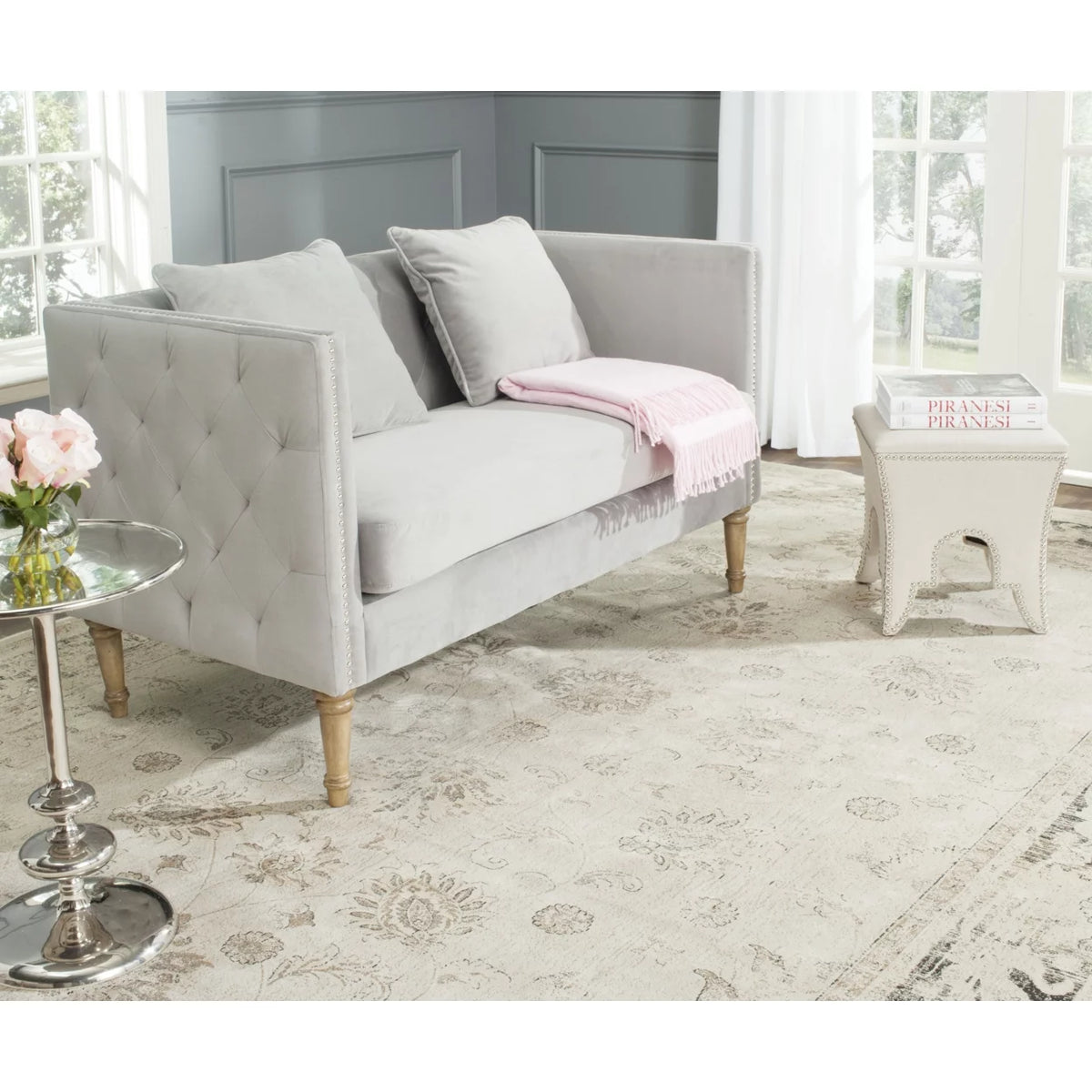 Grey Tufted Settee With Pillows V622