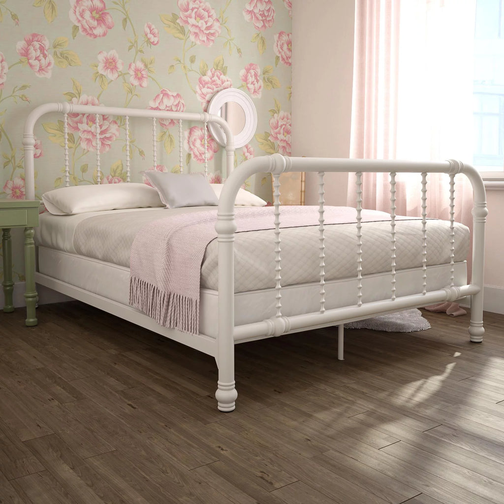 White Metal Bed J154