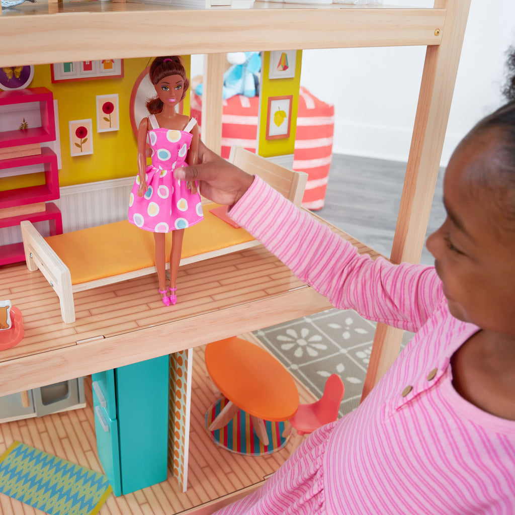 Wooden Dollhouse with 42 Accessories J684