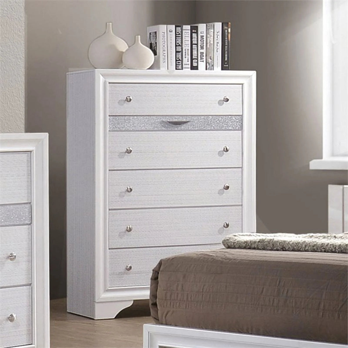 Contemporary Solid Wood 5-Drawer Chest in White D5329