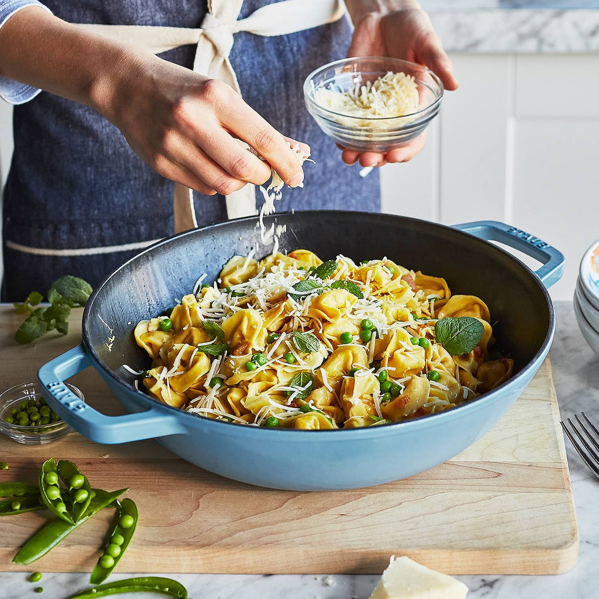 Cast Iron 4.5-qt Pan Black Matte T430201