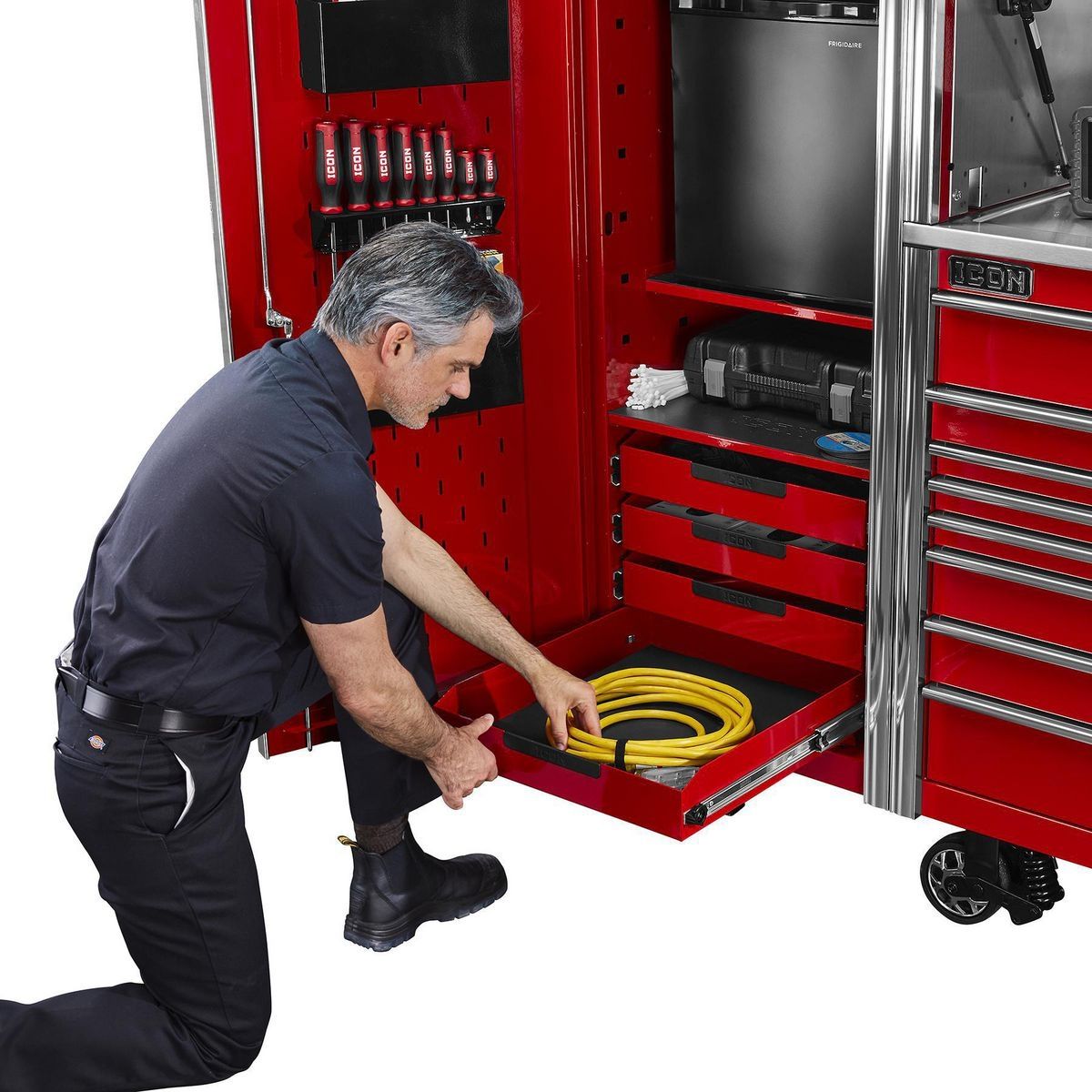 28 in. End Locker B135239