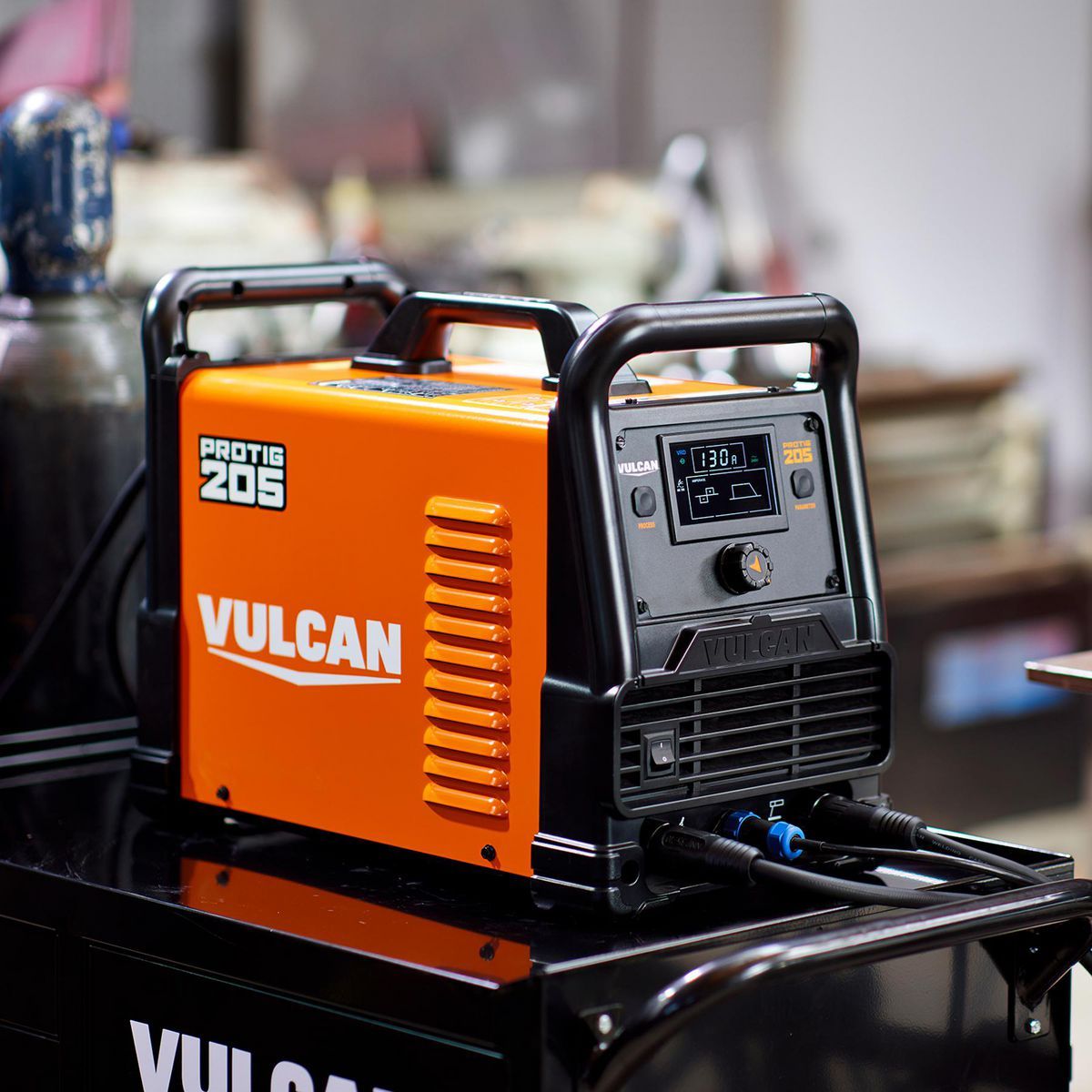 Industrial Welder with 120/240V Input D172982