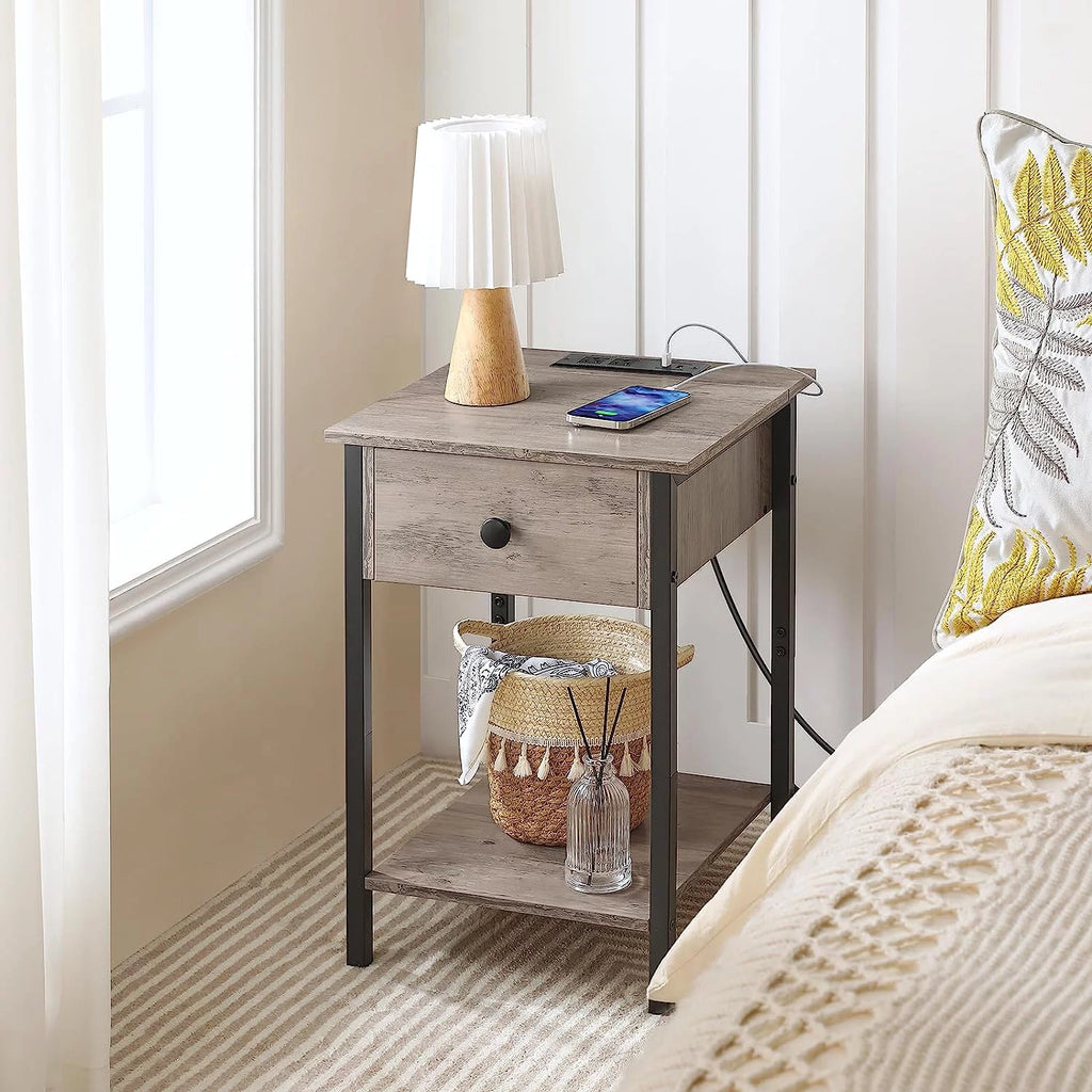 Set of 2 Nightstands with Charging Station & USB Ports D841224