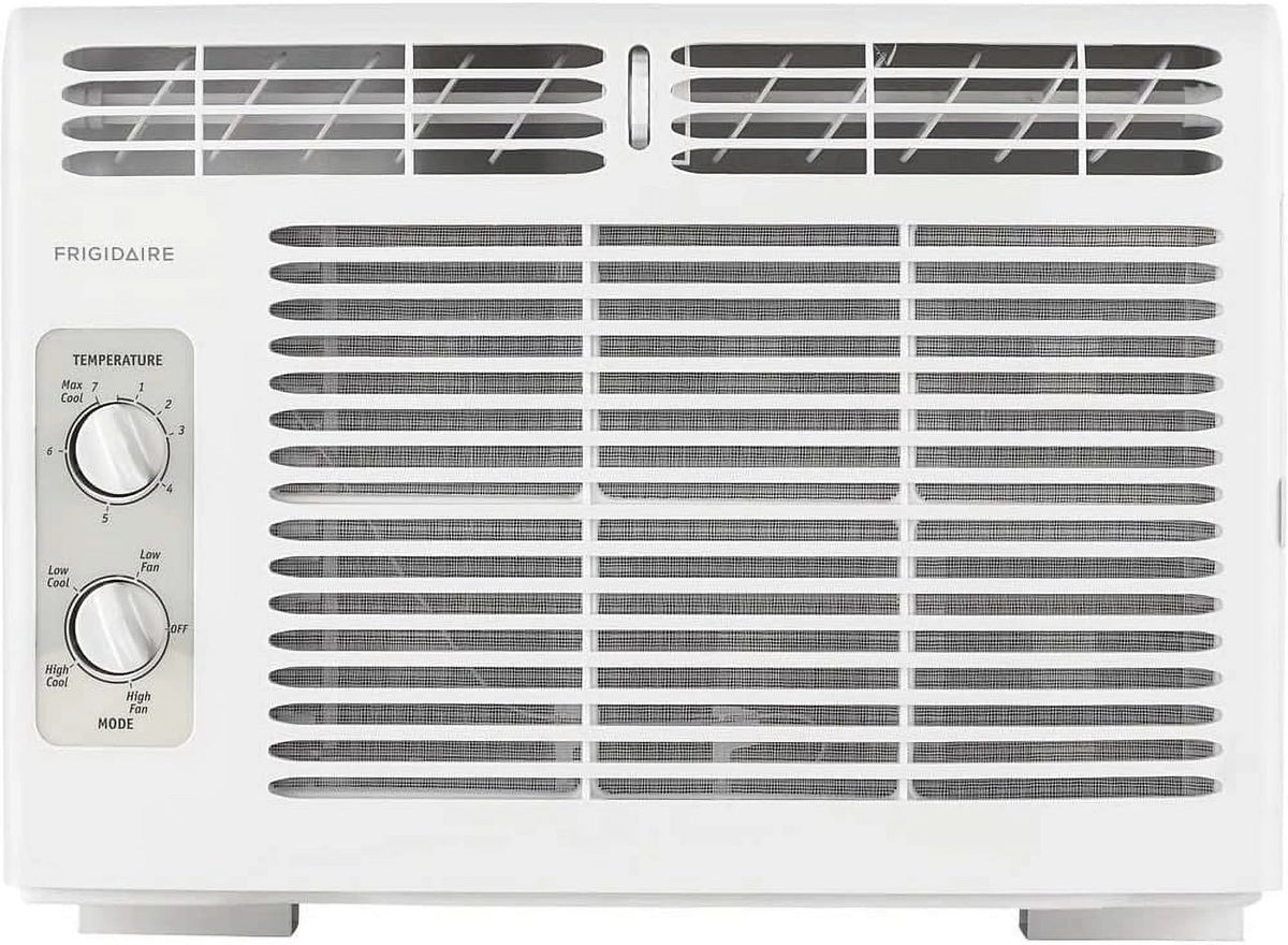 White 5000 BTU Window Air Conditioner U809