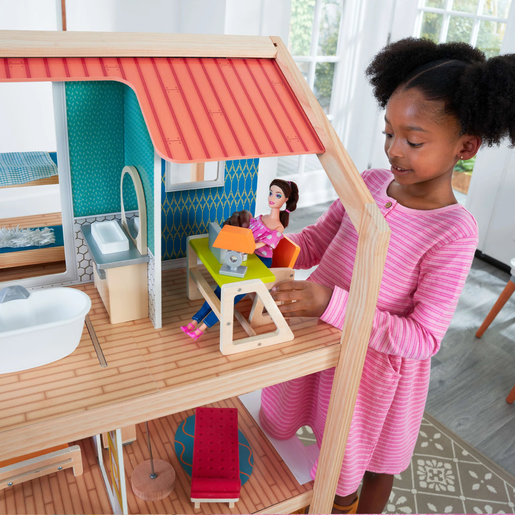 Wooden Dollhouse with 42 Accessories J684