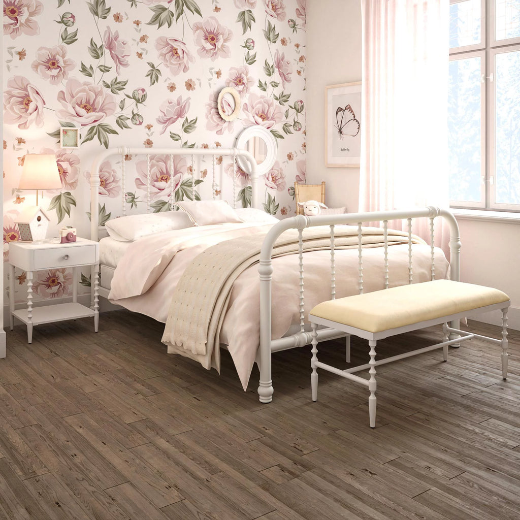 White Metal Bed J154