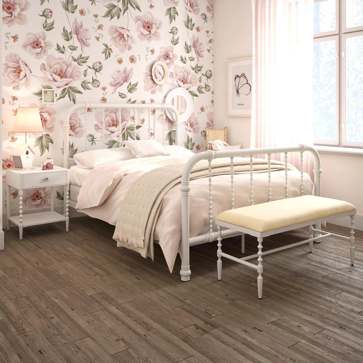White Metal Bed J154